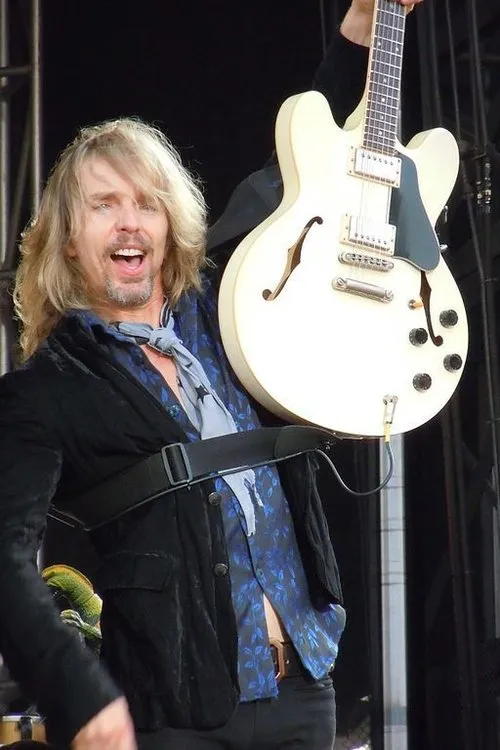Ted Nugent ha trabajado con Tommy Shaw en 2 ocasiones