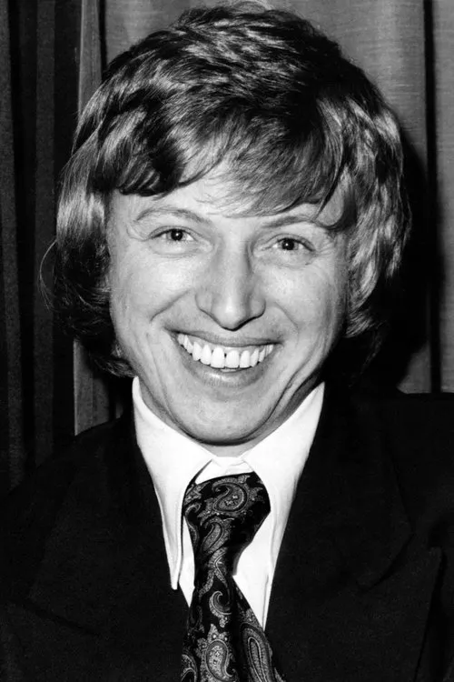 Tommy Steele interpretando a Quincy
