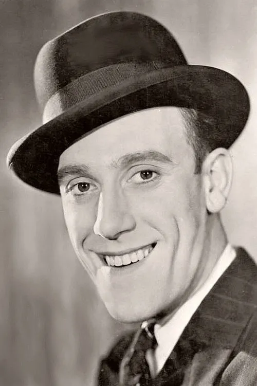 Tommy Trinder interpretando a Tommy Turk