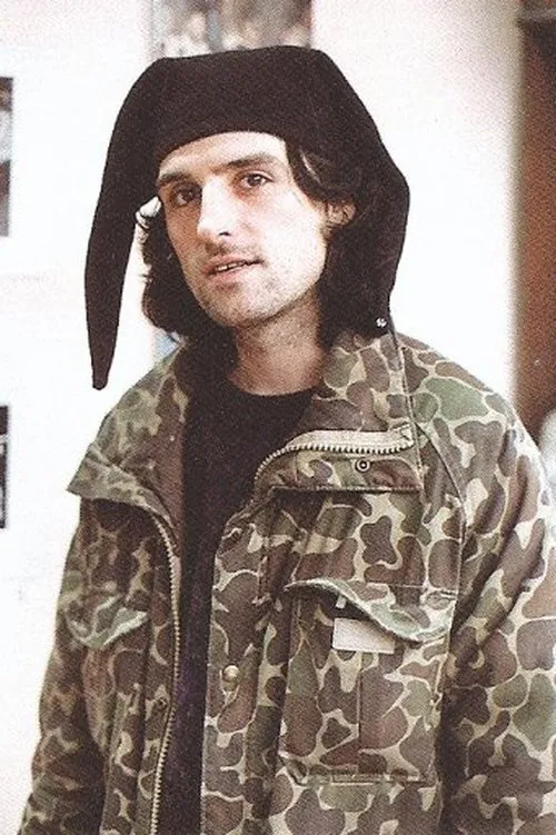 Tommy Turner interpretando a