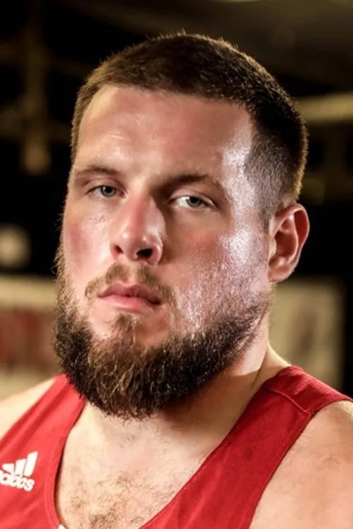 Tommy Welch interpretando a Self