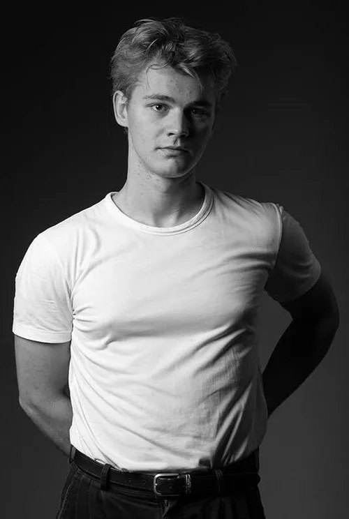 Toms Harjo interpretando a Pauls