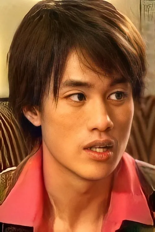 Tong Ka-Fai interpretando a 