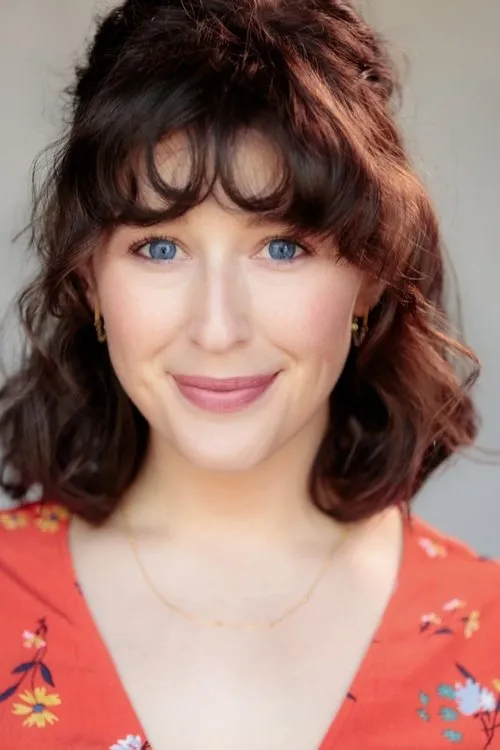 Toni Maddocks interpretando a Intercom