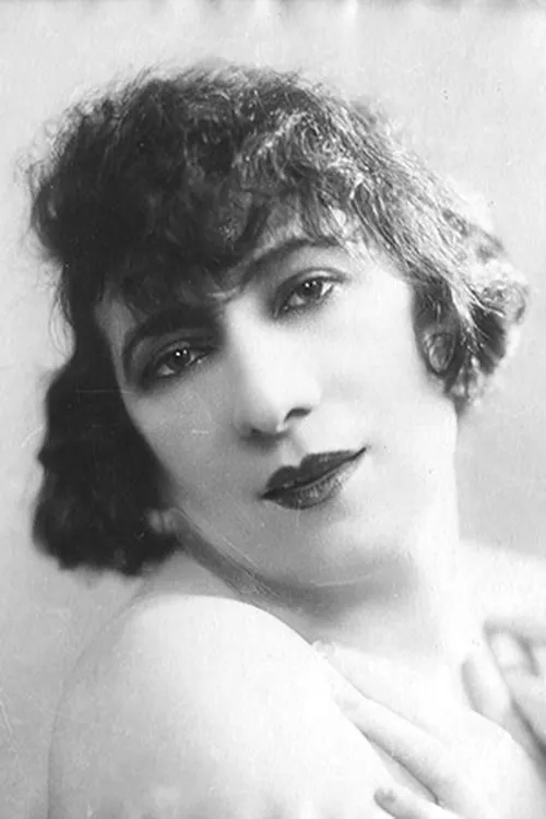 Tonia Navar interpretando a Madame de la Carrière