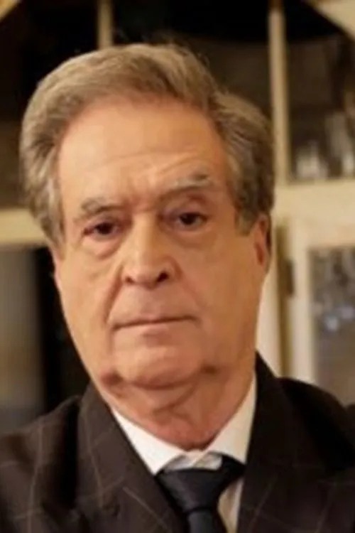 Tonio Carvalho interpretando a Inquisidor