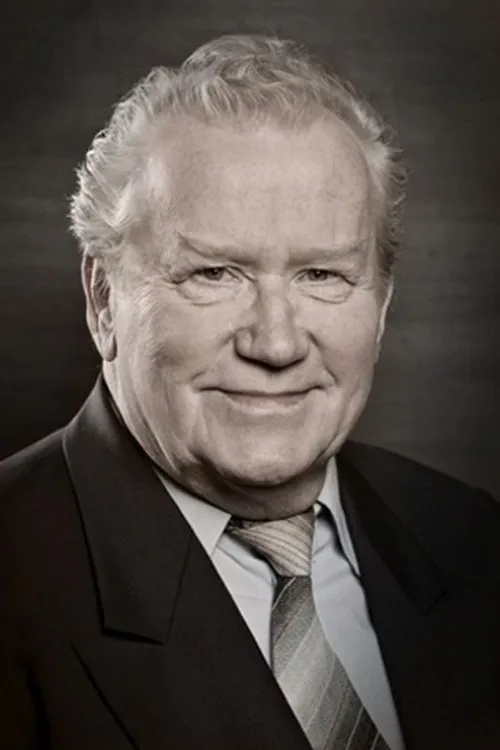 Tõnu Aav interpretando a Self