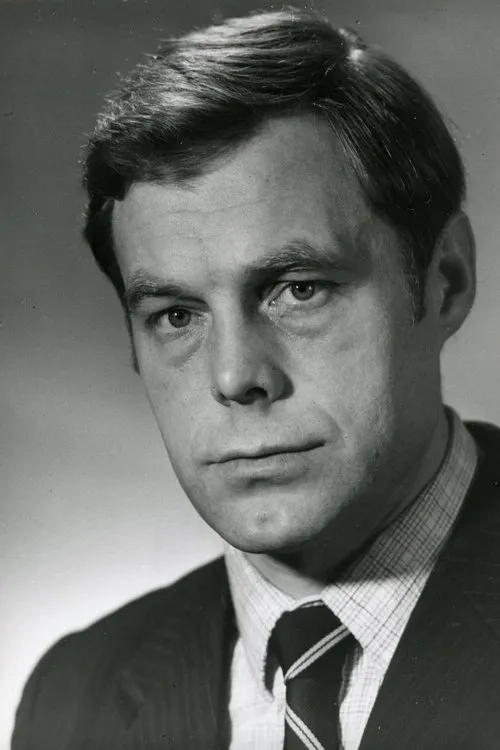 Tõnu Lume interpretando a Lurich