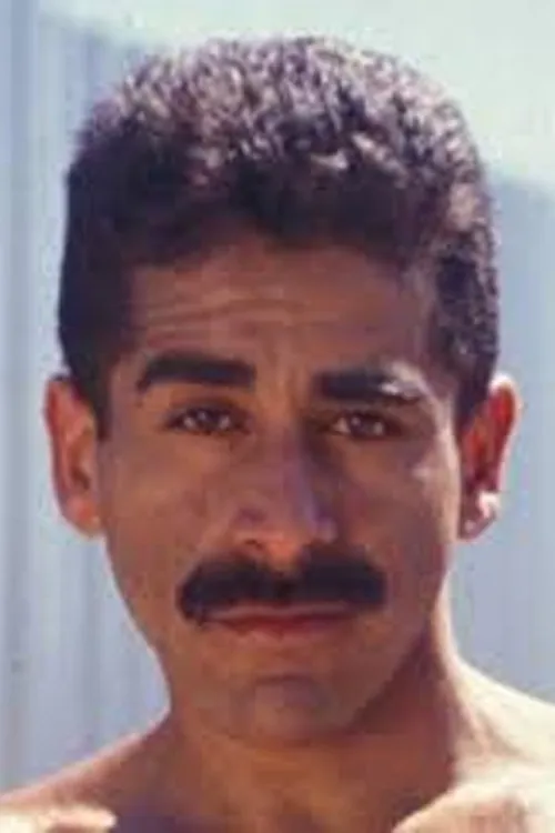 Tony Bullitt interpretando a 