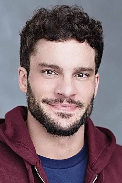 Tony Evangelista interpretando a Rick Hoffman