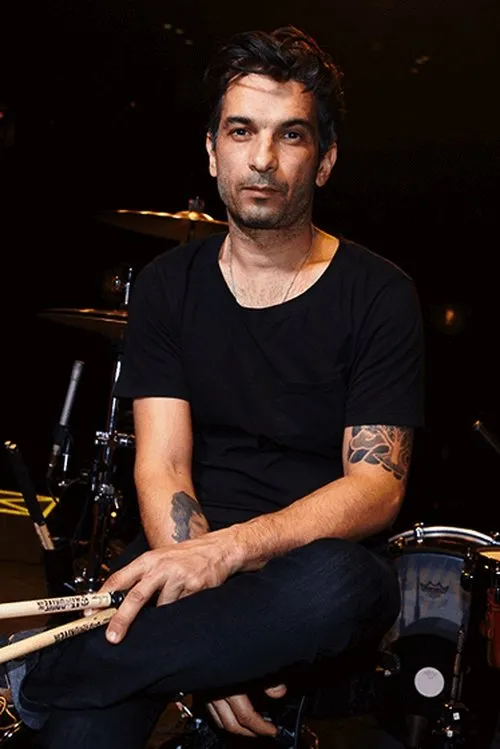 Ikey Owens ha trabajado con Tony Hajjar en 1 ocasiones