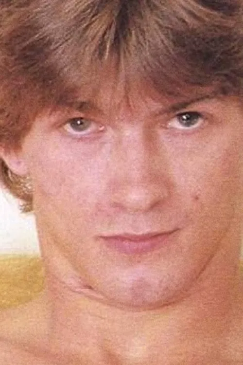 Tony Kidd interpretando a 