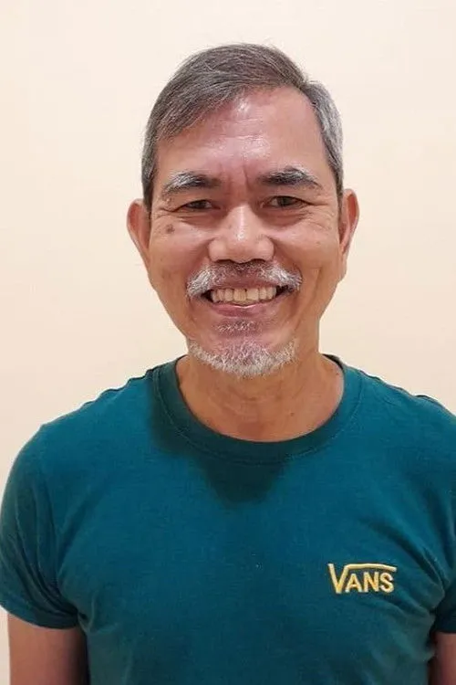 Tony Leyba interpretando a 