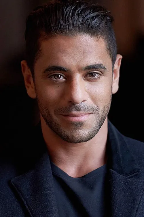 Tony Nash interpretando a Derek