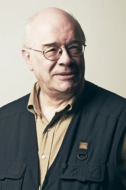 Tony Rayns interpretando a Himself