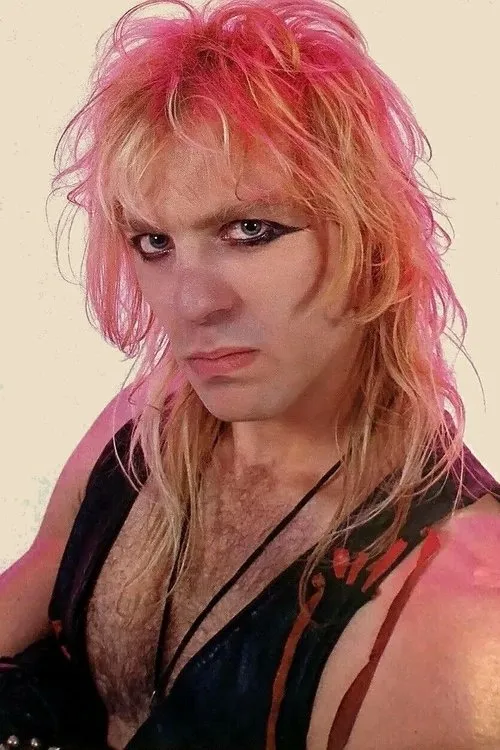 Tony Richards interpretando a W.A.S.P. Drummer (segment