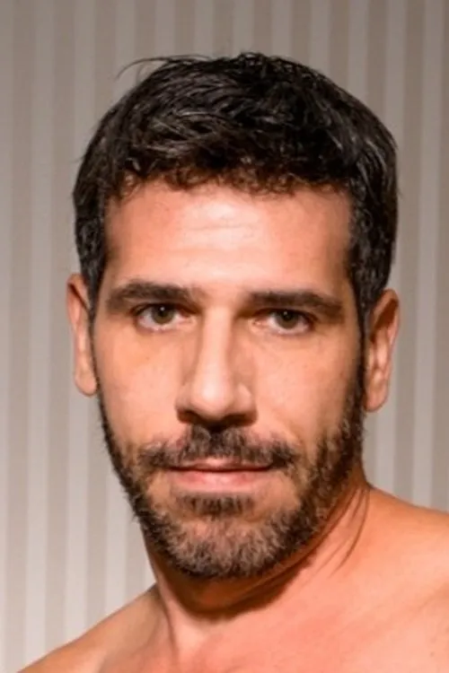 Tony Salerno interpretando a 