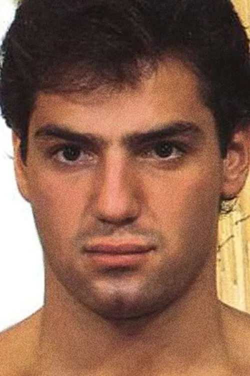 Tony Stefano interpretando a