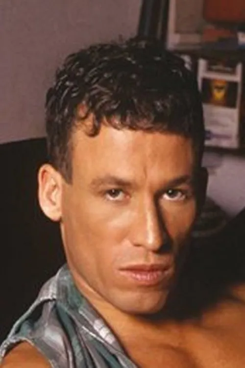 Tony Tarango interpretando a