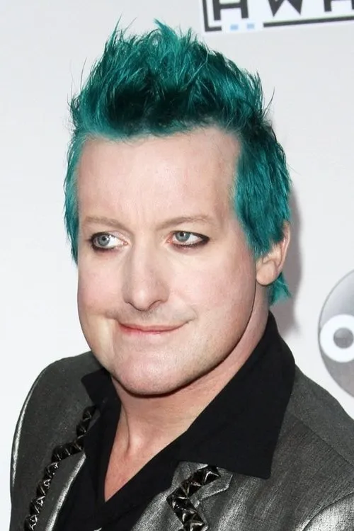 Adrienne Armstrong ha trabajado con Tre Cool en 1 ocasiones