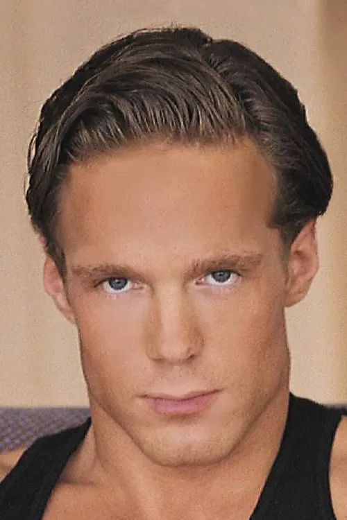 Trent Black interpretando a