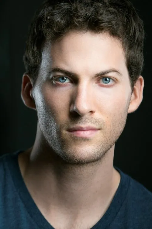 Trevor Lyons interpretando a David