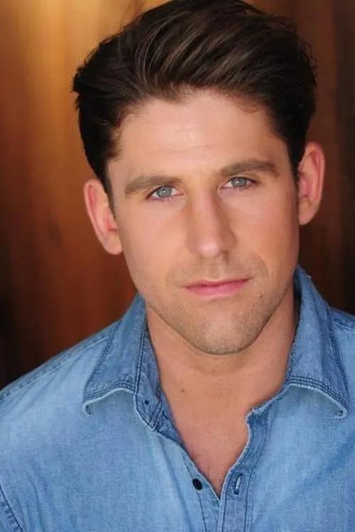 Trevor Roszkos interpretando a Boyfriend