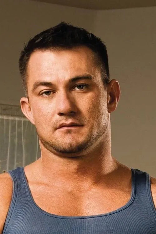 Trey Casteel interpretando a 