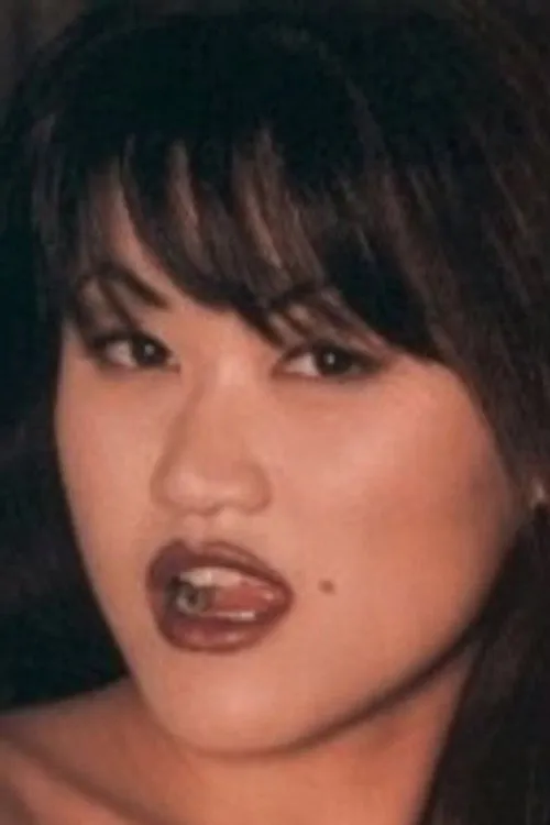 Tricia Yen interpretando a Prostitute