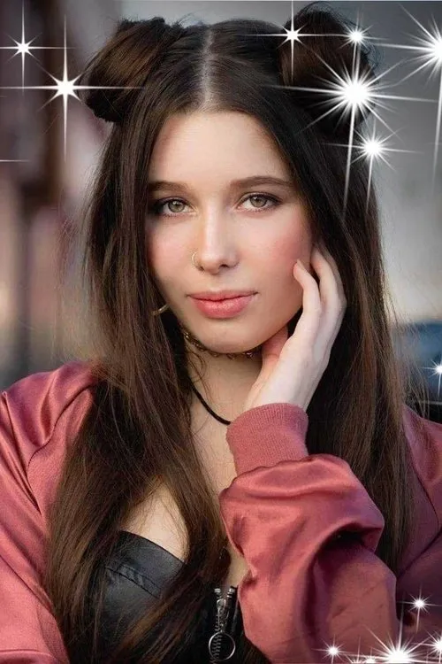 Trinity Wallin interpretando a Ananda