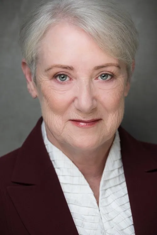 Trish Egan interpretando a Ms. Risher