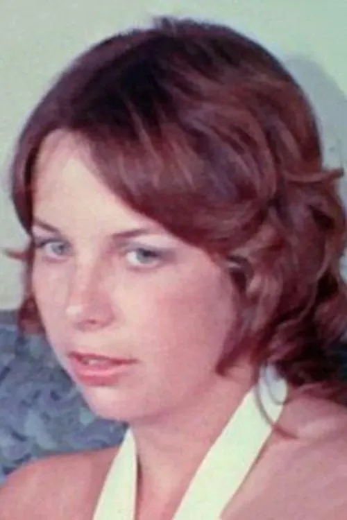 Trish Prado interpretando a 