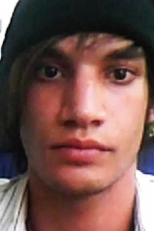 Tristan Hollister interpretando a (archive footage)