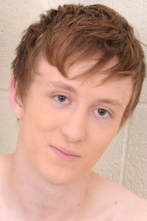 Troy McCarthy interpretando a