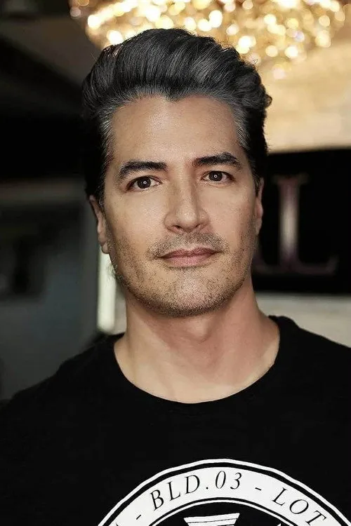 Marco Salvador ha trabajado con Troy Montero en 1 ocasiones