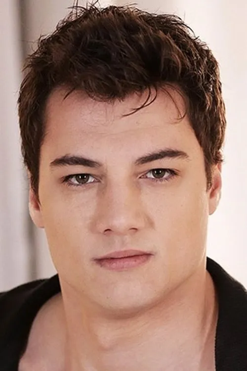 Troy Vara interpretando a 