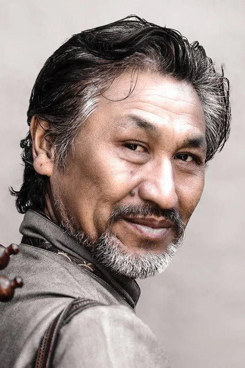 Tsering Dorjee interpretando a Rabkie