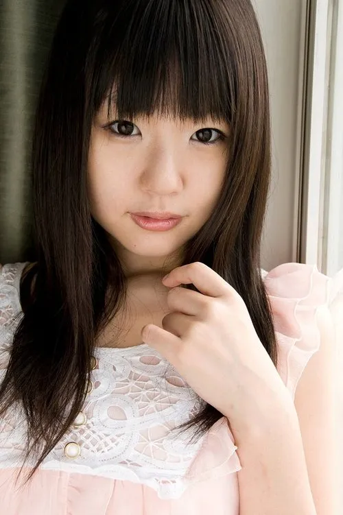 Tsubomi interpretando a 