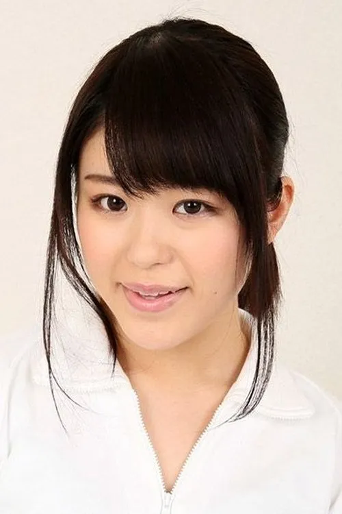 Tsugumi Mutou interpretando a 