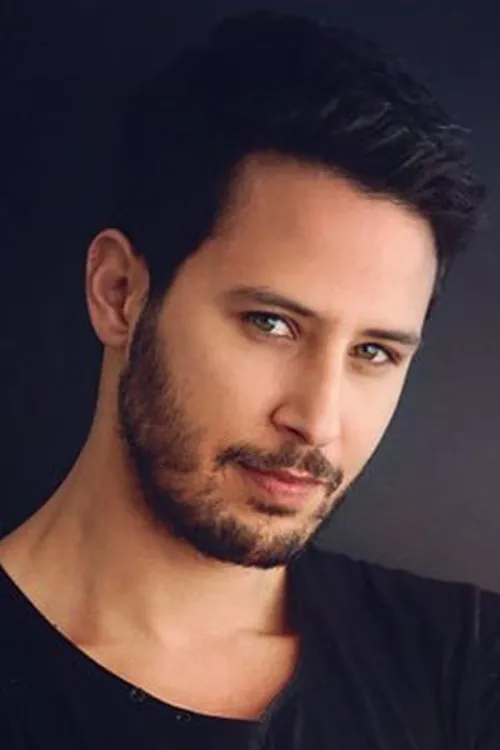 Tuan Tunalı en su biografía y filmografía