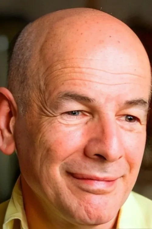 Tuğrul Çetiner interpretando a 