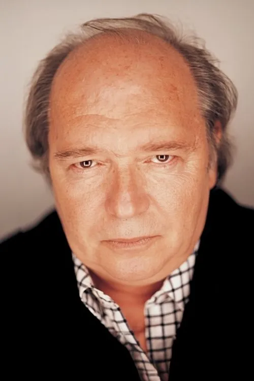 Tunca Yönder interpretando a 