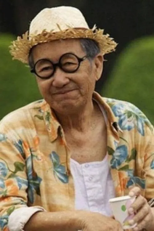 Tuo Hsien interpretando a Li Chiu