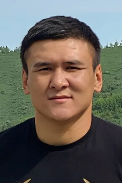 Tursynbay Kulakhmet interpretando a Self