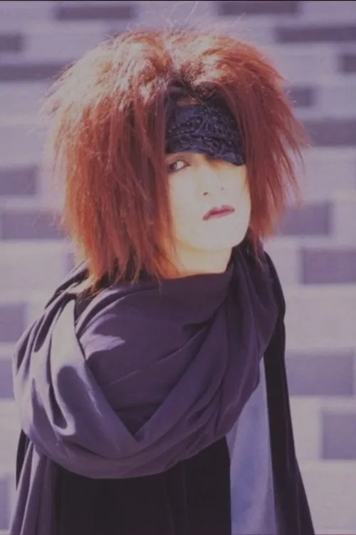 Tusk interpretando a Holth