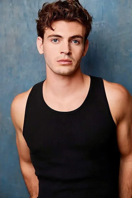 Nicholas Alexander Chavez ha trabajado con Tyler Adkins en 1 ocasiones