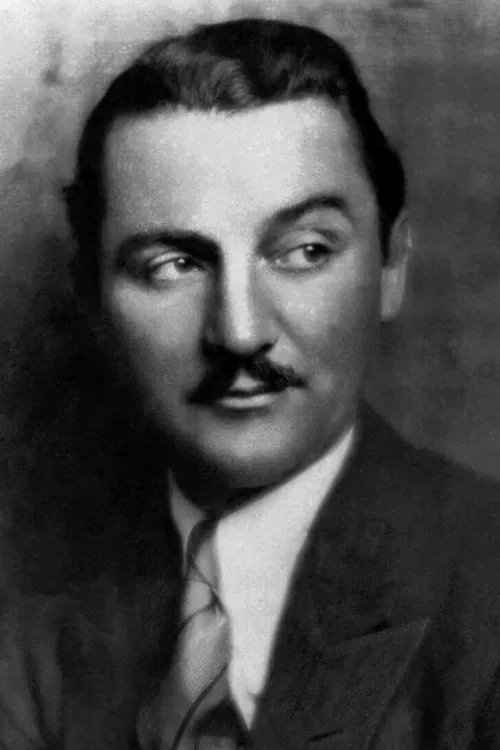 Tyler Brooke interpretando a Jacques Dubreuze