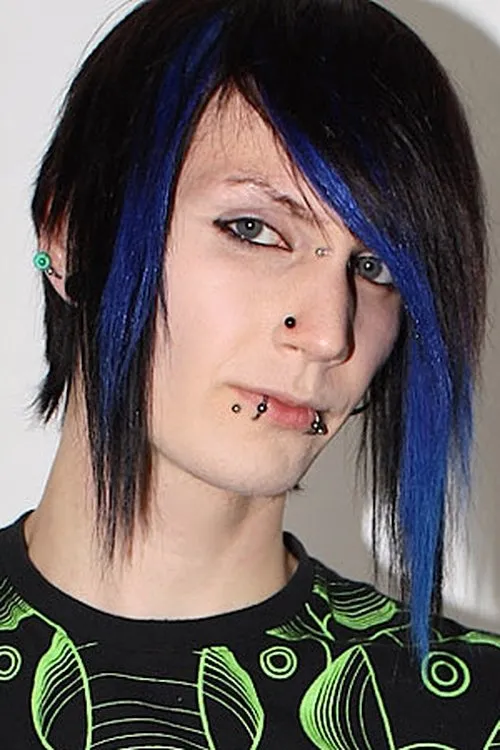 Tyler Ellis interpretando a (archive footage)