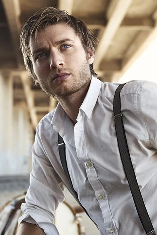 Tyler Lyle interpretando a 