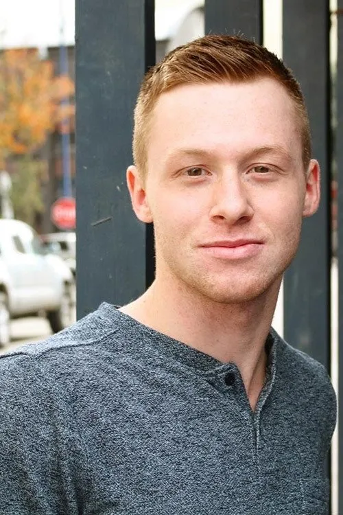 Tyler Seid interpretando a Tyler Seid